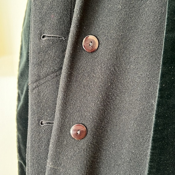 ***VINTAGE*** 90s CLASSIC! Velvet lined hood wool coat with gorgeous detailing - Picture 5 of 11